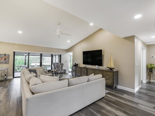 Продажа дома по адресу 6413 Casabella Lane - фото 6932777