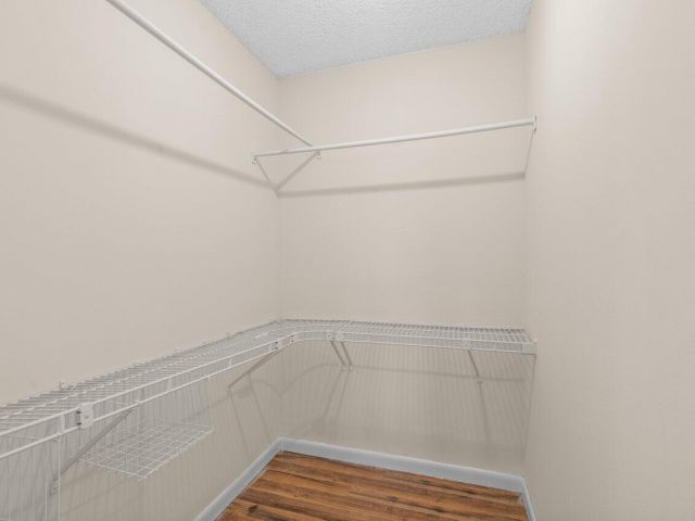 Дом в аренду по адресу 9112 SW 21st Court E - фото 6939544