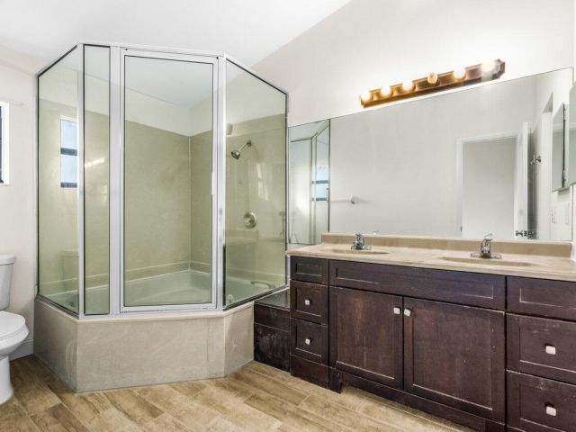 Дом в аренду по адресу 9112 SW 21st Court E - фото 6939546