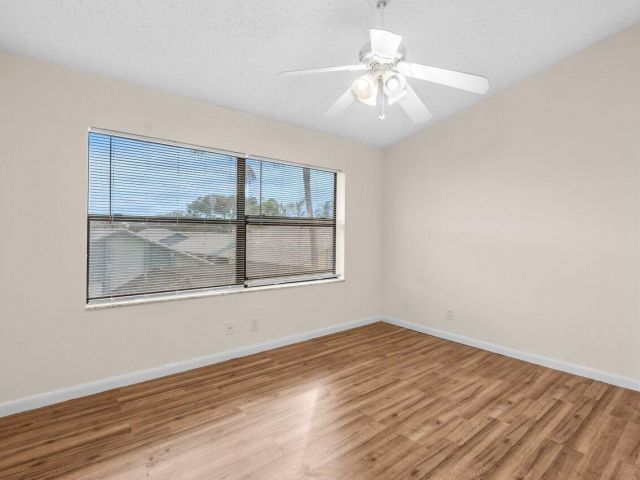 Дом в аренду по адресу 9112 SW 21st Court E - фото 6939547