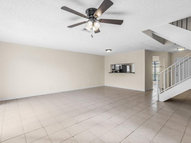 Дом в аренду по адресу 9112 SW 21st Court E - фото 6939550