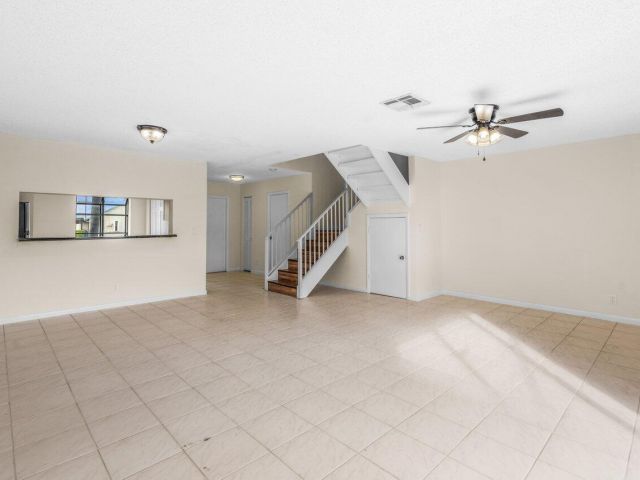 Дом в аренду по адресу 9112 SW 21st Court E - фото 6939551