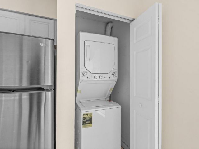 Дом в аренду по адресу 9112 SW 21st Court E - фото 6939554