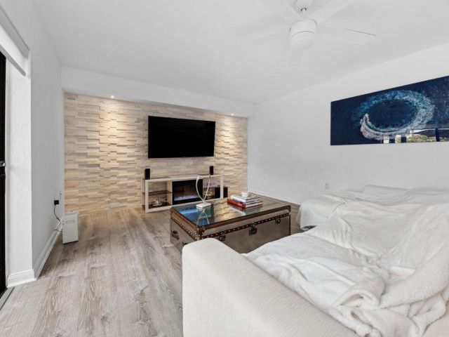 Дом в аренду по адресу 7117 71st Way - фото 6933305