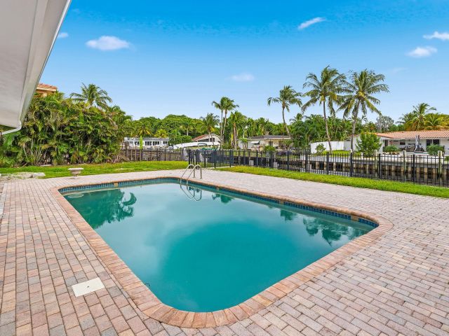 Дом в аренду по адресу 1254 SW 4th Court - фото 6934935