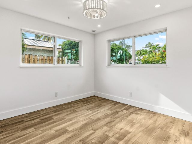 Дом в аренду по адресу 1254 SW 4th Court - фото 6934944