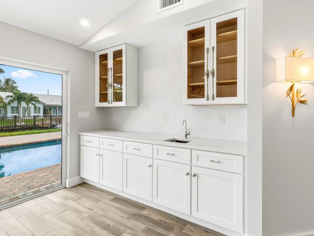 Дом в аренду по адресу 1254 SW 4th Court - фото 6934945