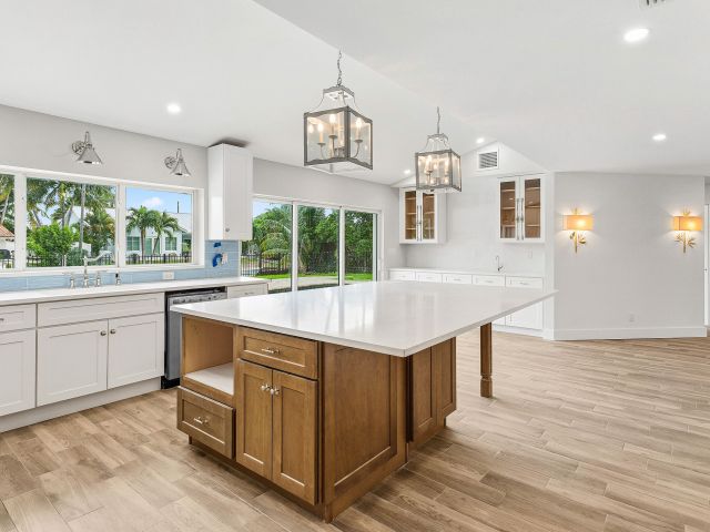 Дом в аренду по адресу 1254 SW 4th Court - фото 6934946