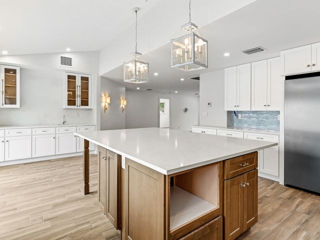 Дом в аренду по адресу 1254 SW 4th Court - фото 6934947