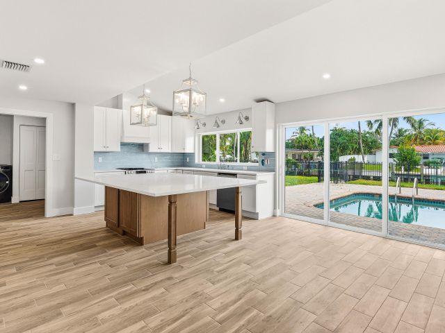 Дом в аренду по адресу 1254 SW 4th Court - фото 6934950