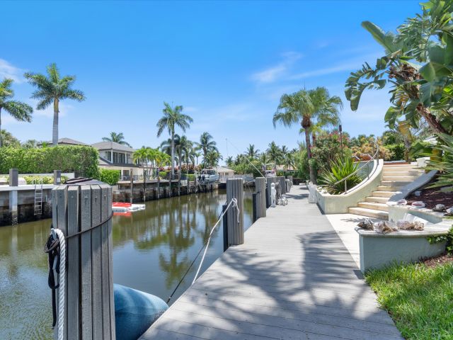 Продажа дома по адресу 830 NE Boca Bay Colony Drive - фото 6934960