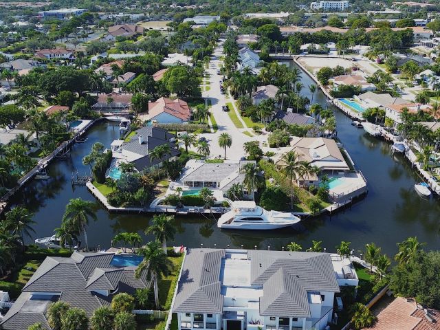 Продажа дома по адресу 830 NE Boca Bay Colony Drive - фото 6934964