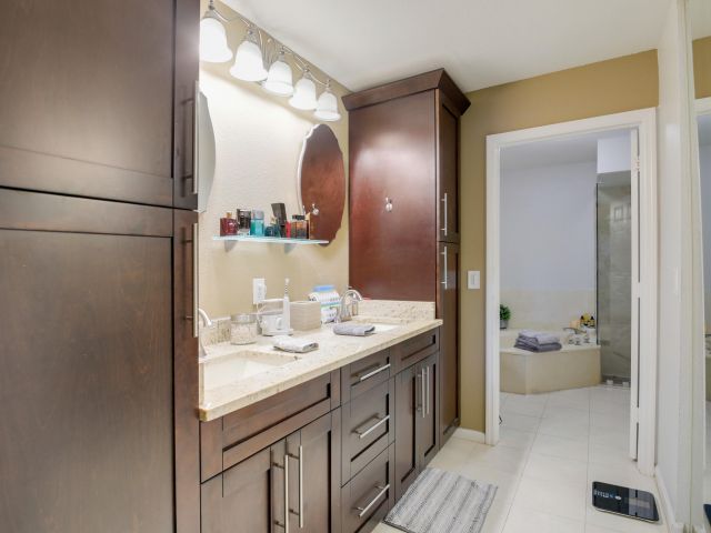 Дом в аренду по адресу 3875 Circle Lake Drive - фото 6936369