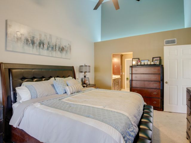 Дом в аренду по адресу 3875 Circle Lake Drive - фото 6936370