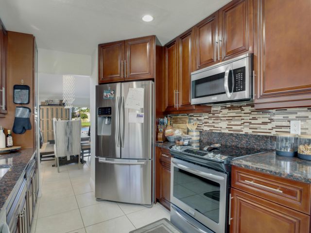 Дом в аренду по адресу 3875 Circle Lake Drive - фото 6936372