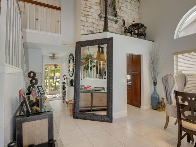 Дом в аренду по адресу 3875 Circle Lake Drive - фото 6936375