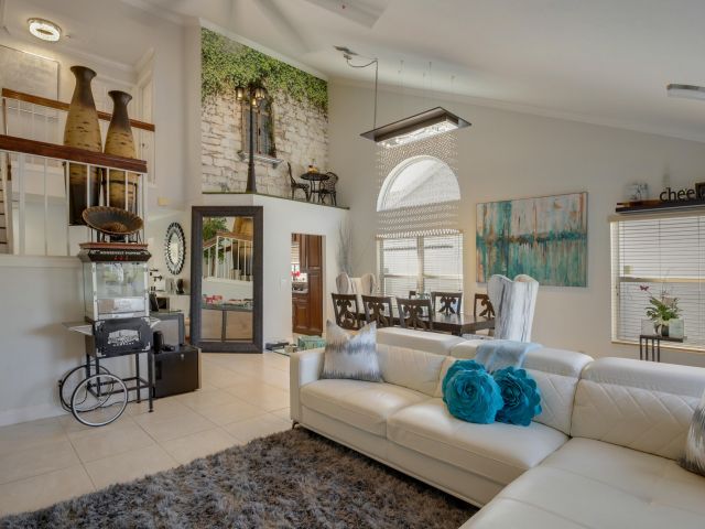 Дом в аренду по адресу 3875 Circle Lake Drive - фото 6936376