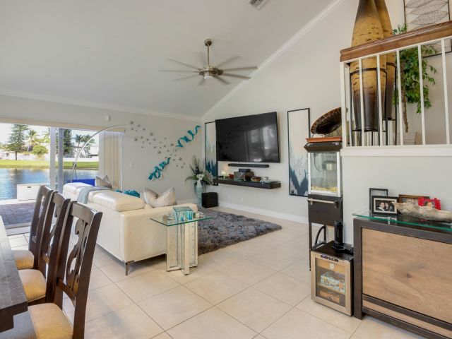 Дом в аренду по адресу 3875 Circle Lake Drive - фото 6936378