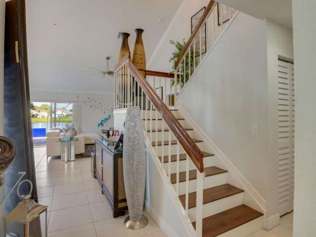 Дом в аренду по адресу 3875 Circle Lake Drive - фото 6936380