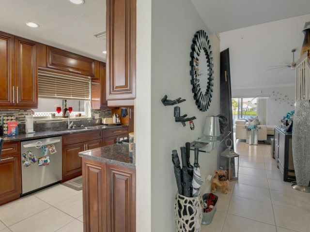 Дом в аренду по адресу 3875 Circle Lake Drive - фото 6936381