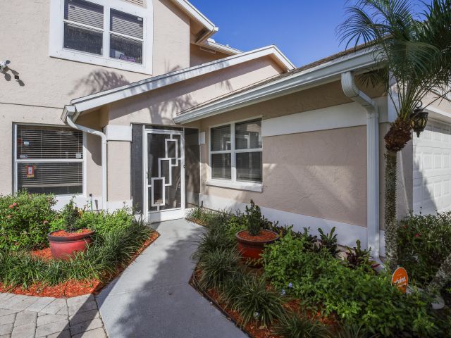 Дом в аренду по адресу 3875 Circle Lake Drive - фото 6936382