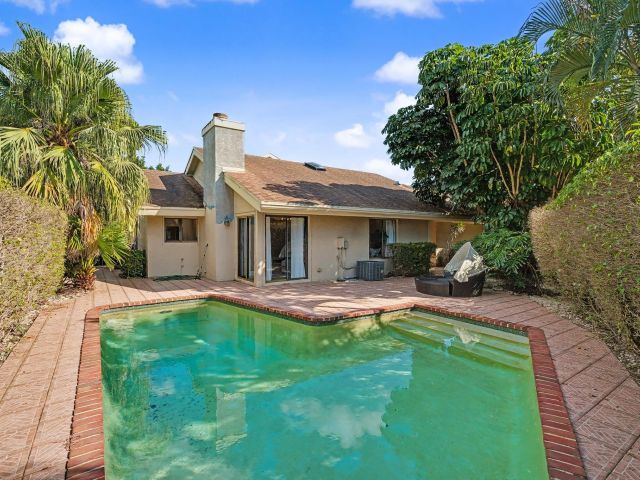 Продажа дома по адресу 7855 Stanway Place W - фото 6937369