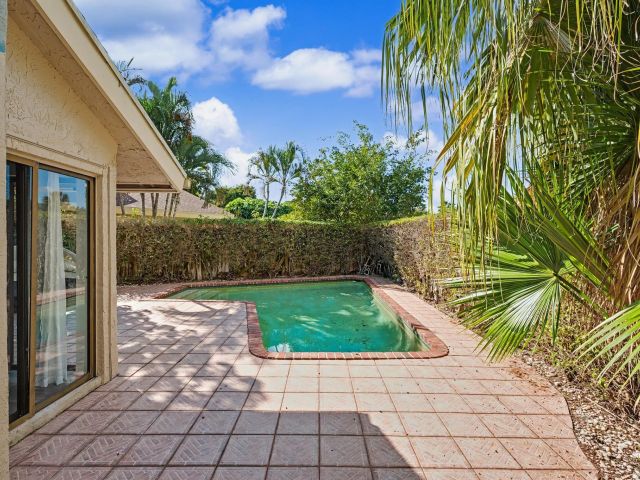 Продажа дома по адресу 7855 Stanway Place W - фото 6937370