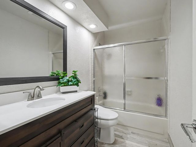 Продажа дома по адресу 7855 Stanway Place W - фото 6937371