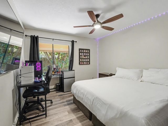 Продажа дома по адресу 7855 Stanway Place W - фото 6937372