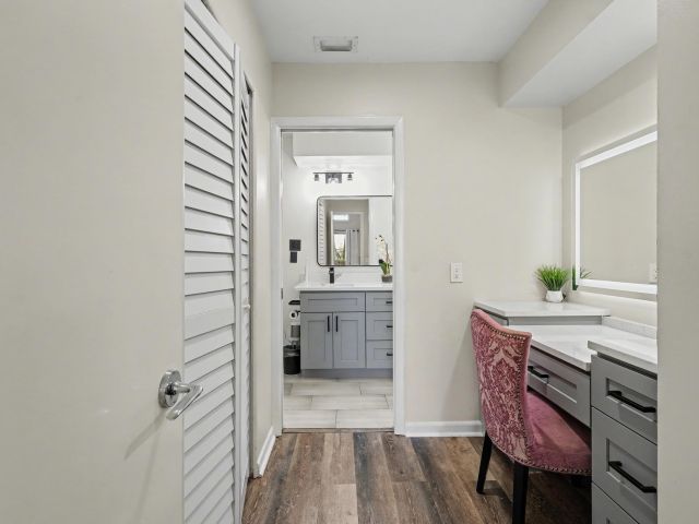 Продажа дома по адресу 7855 Stanway Place W - фото 6937376