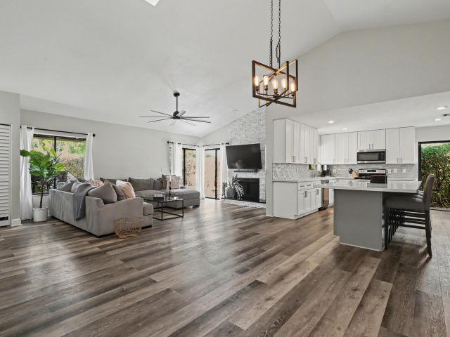 Продажа дома по адресу 7855 Stanway Place W - фото 6937380