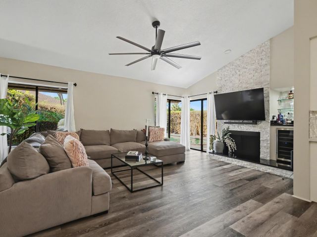 Продажа дома по адресу 7855 Stanway Place W - фото 6937382