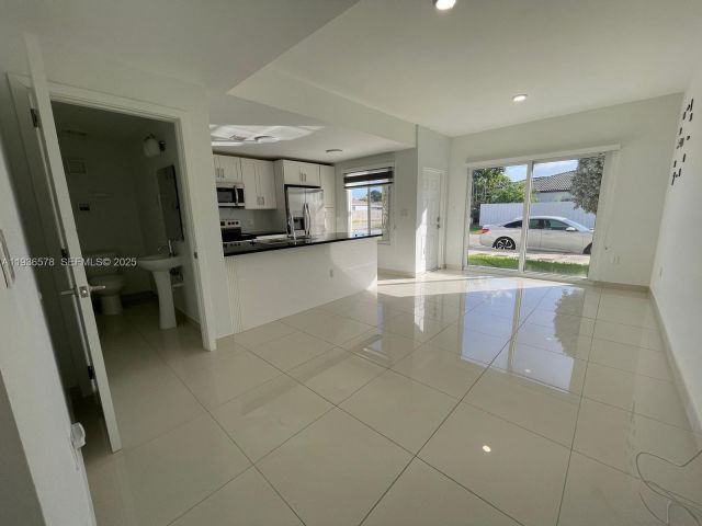 Дом в аренду по адресу 25869 SW 139th Ct - фото 7457995