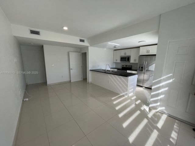 Дом в аренду по адресу 25869 SW 139th Ct - фото 7457996