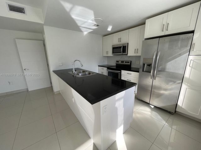 Дом в аренду по адресу 25869 SW 139th Ct - фото 7457997