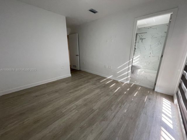 Дом в аренду по адресу 25869 SW 139th Ct - фото 7458005