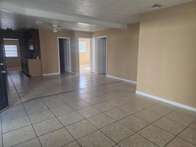 Дом в аренду по адресу 1509 S 24th Court - фото 6938254