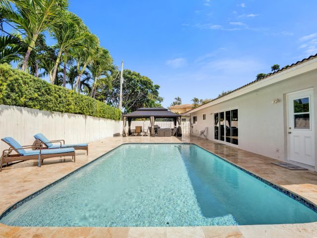 Дом в аренду по адресу 1633 SE 5th Court - фото 6940264