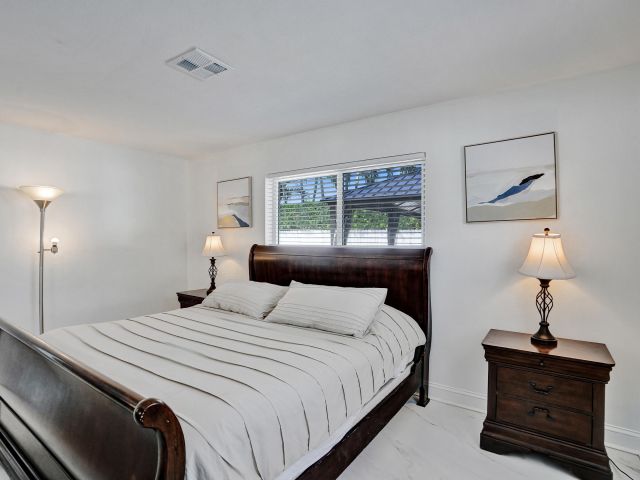 Дом в аренду по адресу 1633 SE 5th Court - фото 6940270