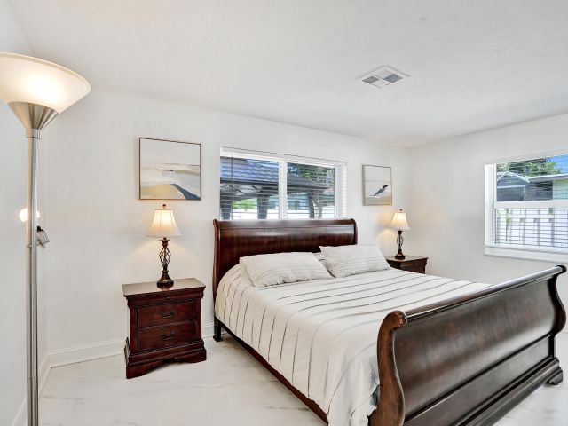 Дом в аренду по адресу 1633 SE 5th Court - фото 6940271