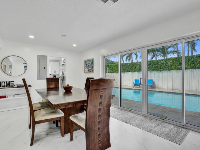 Дом в аренду по адресу 1633 SE 5th Court - фото 6940277