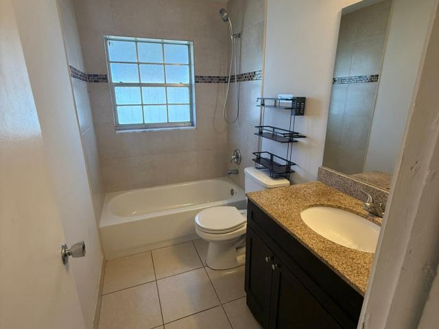 Дом в аренду по адресу 9244 SW 2nd Street - фото 6940312