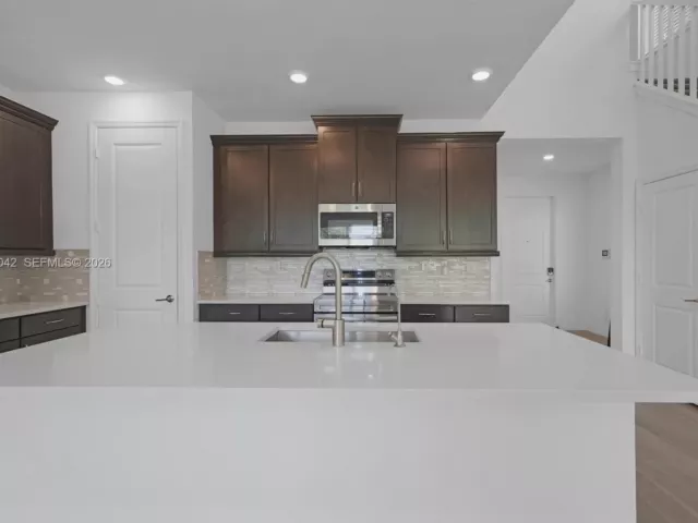 Дом в аренду по адресу 4317 Lago Dr 4317 - фото 6940469