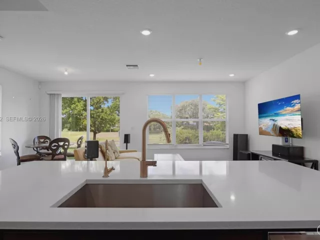 Дом в аренду по адресу 4317 Lago Dr 4317 - фото 6940470