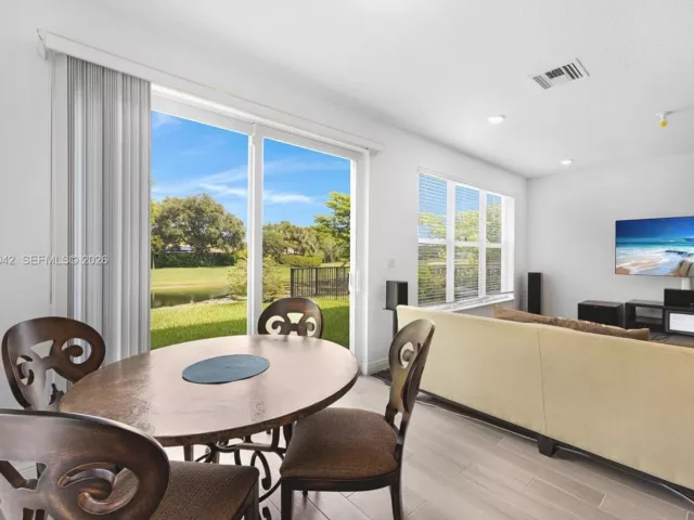 Дом в аренду по адресу 4317 Lago Dr 4317 - фото 6940472