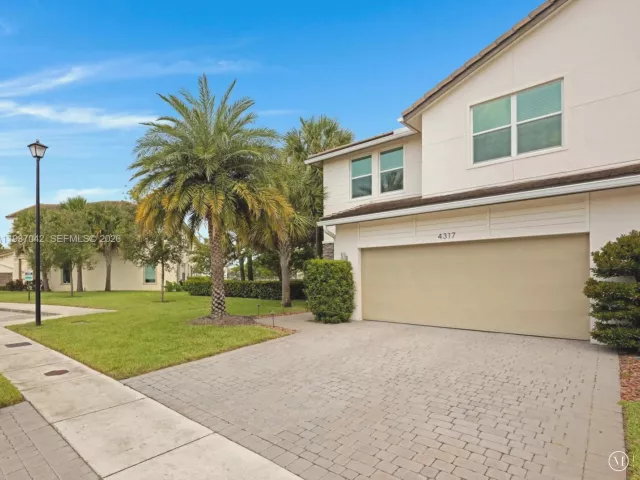 Дом в аренду по адресу 4317 Lago Dr 4317 - фото 6940479