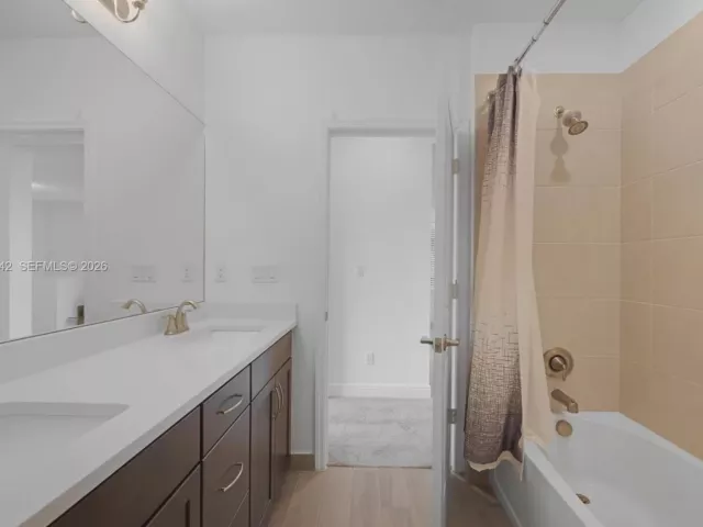 Дом в аренду по адресу 4317 Lago Dr 4317 - фото 6940460