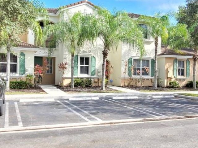 Дом в аренду по адресу 1005 NE 42nd Pl - фото 7433355