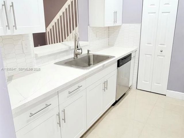 Дом в аренду по адресу 1005 NE 42nd Pl - фото 7433359