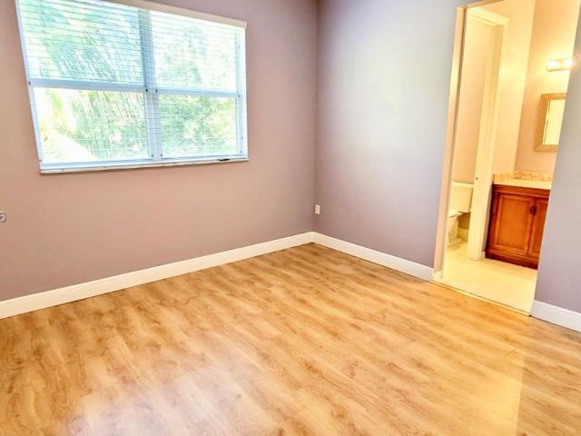 Дом в аренду по адресу 1005 NE 42nd Pl - фото 7433364